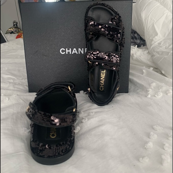 CHANEL black 'Dad' sandals with sequins Cruise 2021/2022 - Picture 2 of 8